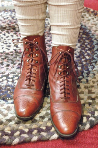 PUNCHED CAP TOE LACE UP SHORT BOOTS(BRN)