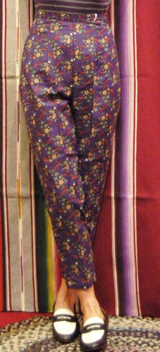 DEAD STOCK 60'S～ FLOWER PRINT SIDE ZIP SABRINA CIGARETTE PANTS(NVY/RED)