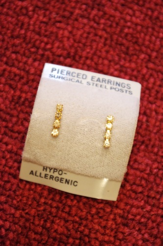 deadstock 80's pierced  earring