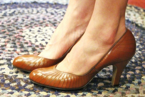 DEAD STOCK LATE 40'S～ ROUND TOE LEATHER PUMPS (CRML)