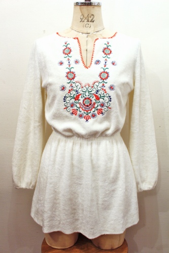 DEAD STOCK 70'S～ TERRY CLOTH FLOWER EMBROIDERED TUNIC TOPS (WHT/RED/GRN/PPL)