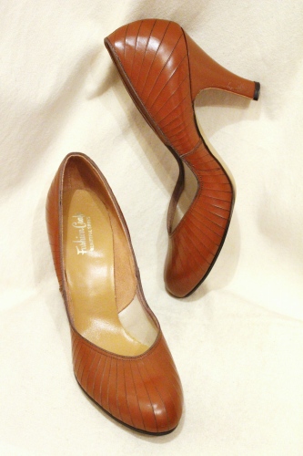 DEAD STOCK LATE 40'S～ ROUND TOE LEATHER PUMPS (CRML)