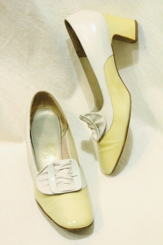  60'S～ Air Step PATENT LEATHER BUCKLED PUMPS (W.BEIGE/P.YLW)