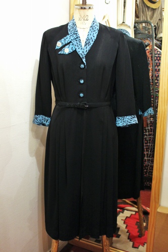 LATE 40'S～ 3/4 SLEEVE RAYON DRESS WITH BELT (BLK/TQ)