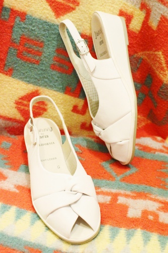  DEAD STOCK 60'S SLING BACK LOW WEDGE LEATHER SANDAL (WHT)