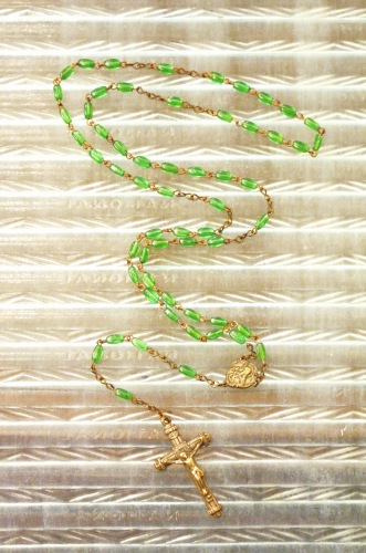 VINTAGE GREEN GLASS BEADS ROSARY (GRN)