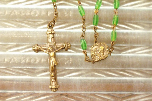 VINTAGE GREEN GLASS BEADS ROSARY (GRN)